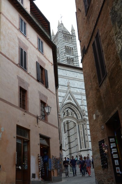sneakinguponsienasduomo.jpg